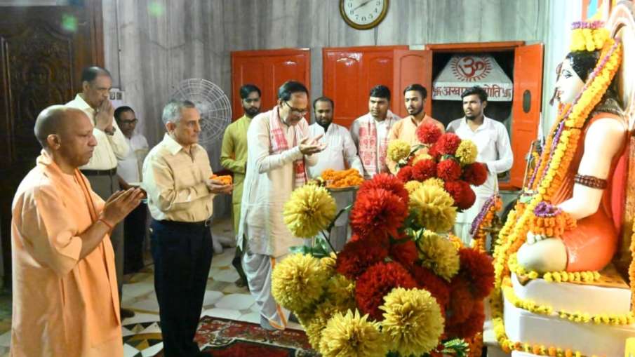 CDS Anil chauhan Yogi Adityanath gorakhnath Temple