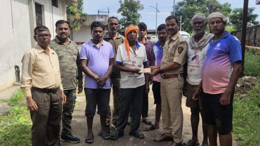 मृतक के परिजनों को 20,000 रुपये की प्रारंभिक सहायता राशि मृतक के परिजनों को 20,000 रुपये की प्रारंभिक सहायता राशि