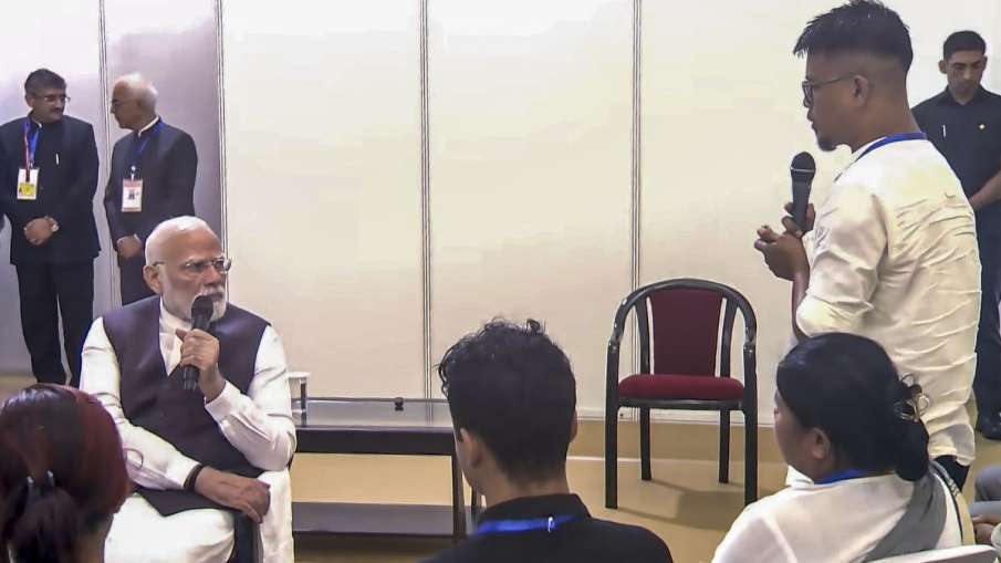 मणिपुर हिंसा पीड़ितों से मिले पीएम मोदी