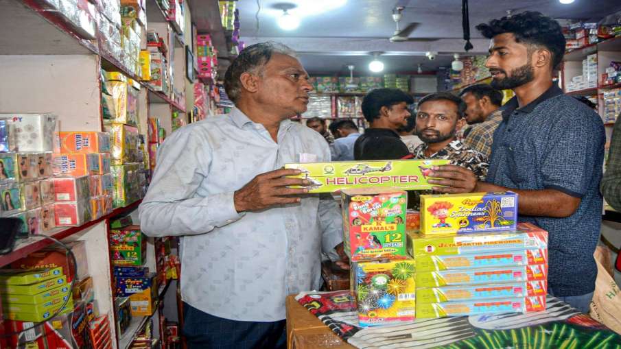 ग्रीन पटाखे की बिक्री