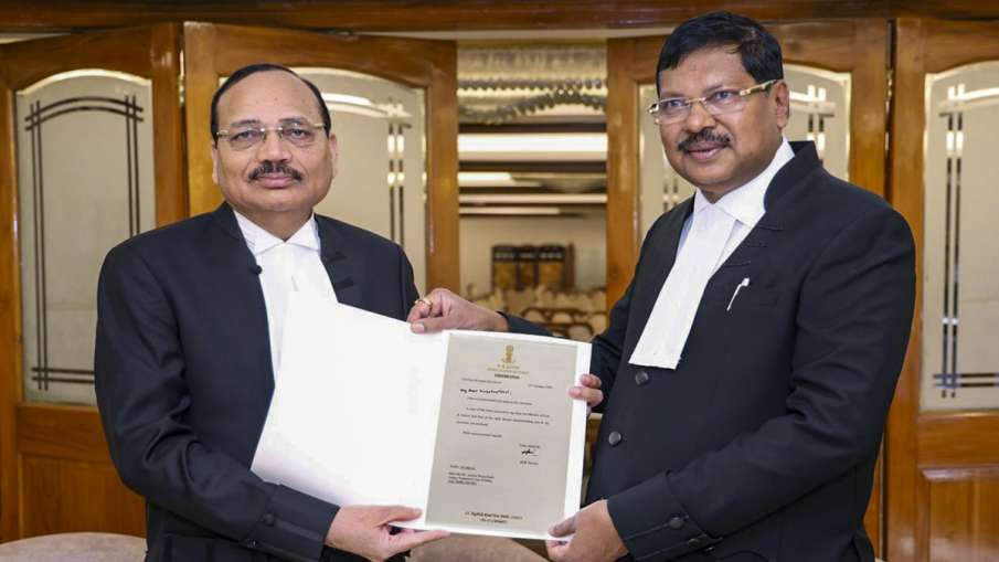 B.R. Gavai with Justice Surya Kant