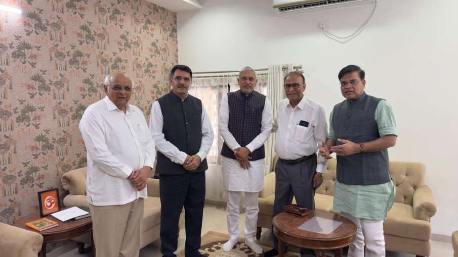 सीएम भूपेंद्र पटेल, भाजपा प्रदेश अध्यक्ष जगदीशभाई विश्वकर्मा की उपस्थिति में जेठा भरवाड़ ने इस्तीफा दिया।