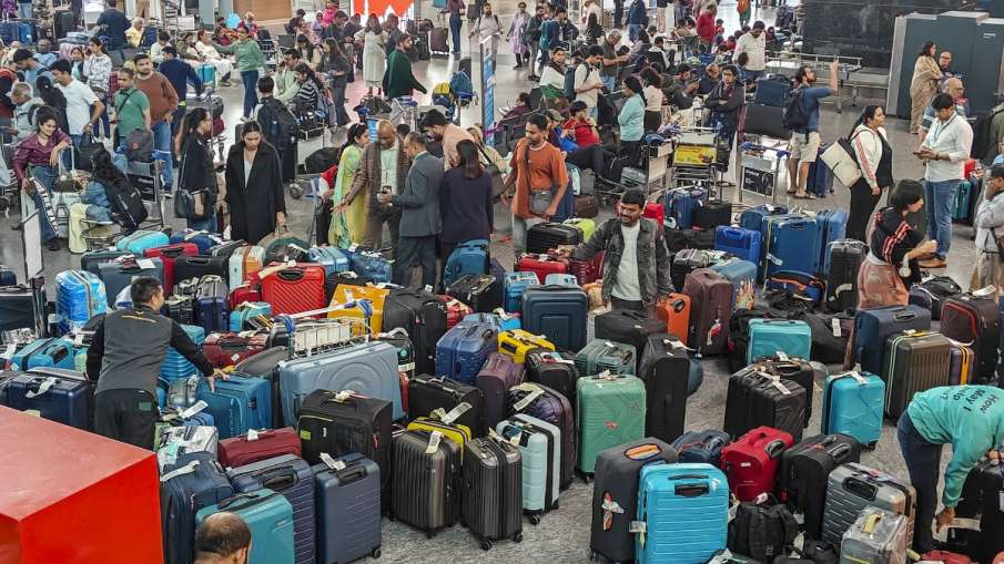 बेंगलुरु एयरपोर्ट पर मची अफरा-तफरी! बेंगलुरु एयरपोर्ट पर मची अफरा-तफरी!