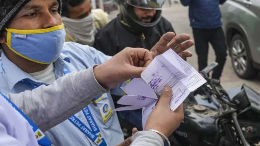 दिल्ली में 'नो पीयूसी, नो फ्यूल' अभियान शुरू हो गया है।