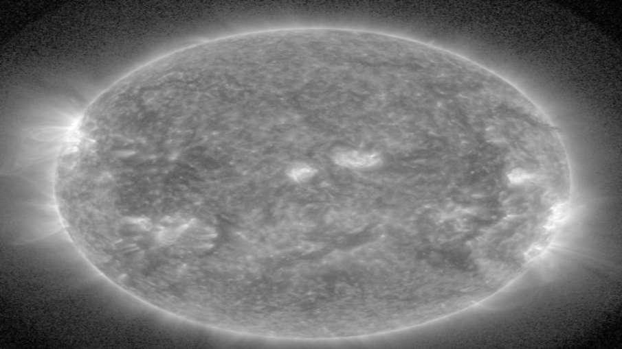 किस रंग का है सूरज