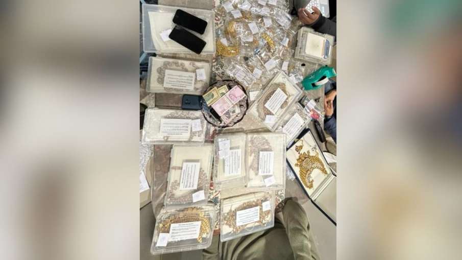 दिल्ली के सर्वप्रिय विहार इलाके में छापेमारी