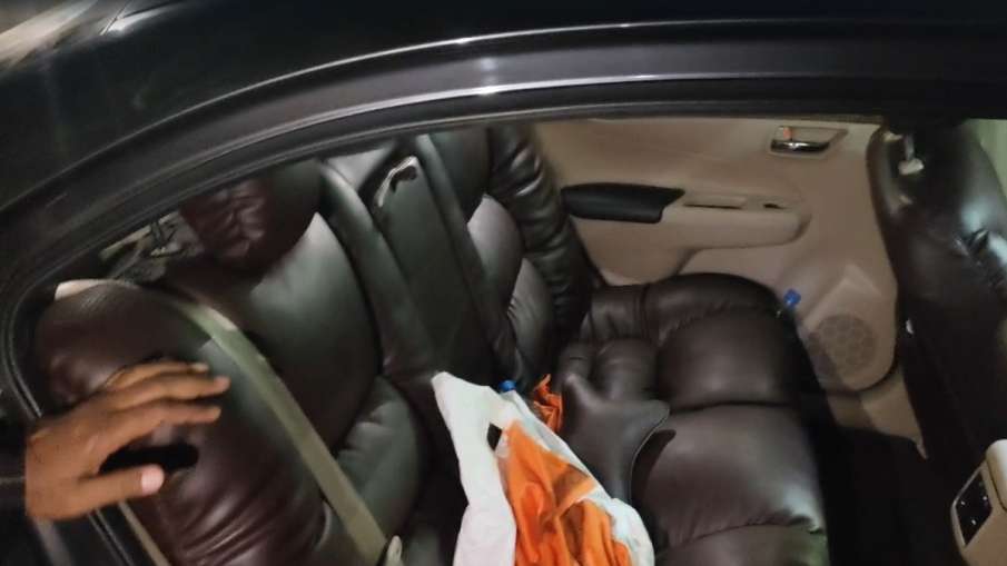 पुलिस ने गाड़ी को जब्त कर लिया है। 