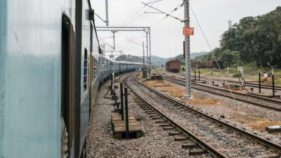 railway station, Railway Station Closed On Sunday, unnamed railway station, Railway Station Closed O railway station, Railway Station Closed On Sunday, unnamed railway station, Railway Station Closed O