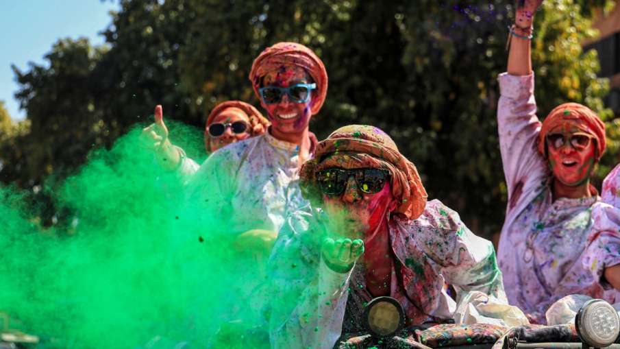 होली मुबारक