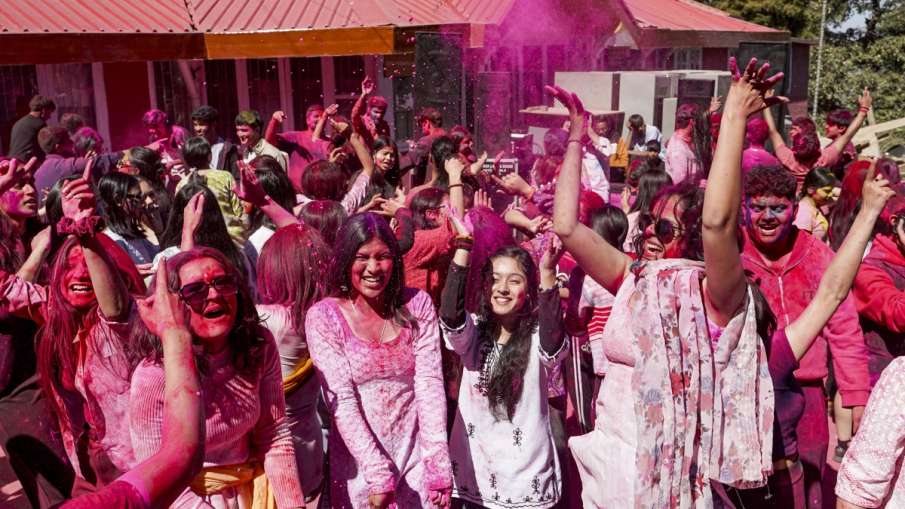 होली का जश्न