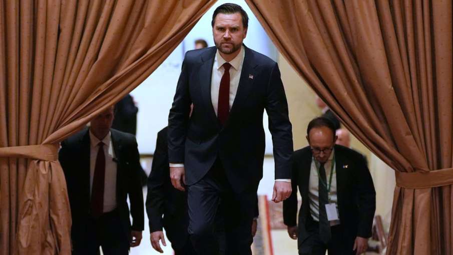 ईरान-अमेरिका शांति वार्ता फेल होने से पाकिस्तान की अंतरराष्ट्रीय बेइज्जती, नाराज होकर लौटे वेंस; ट्रंप को होर्मुज पर टेंशन - India TV Hindi