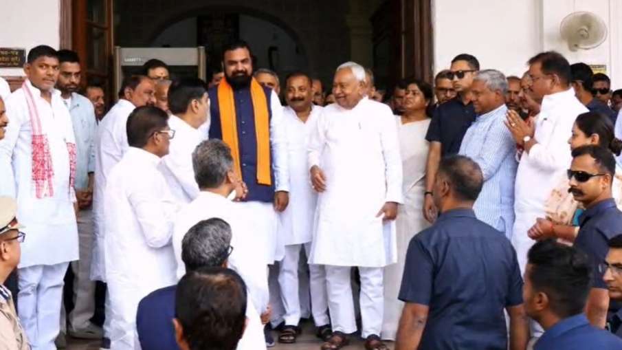 नीतीश कुमार की विदाई