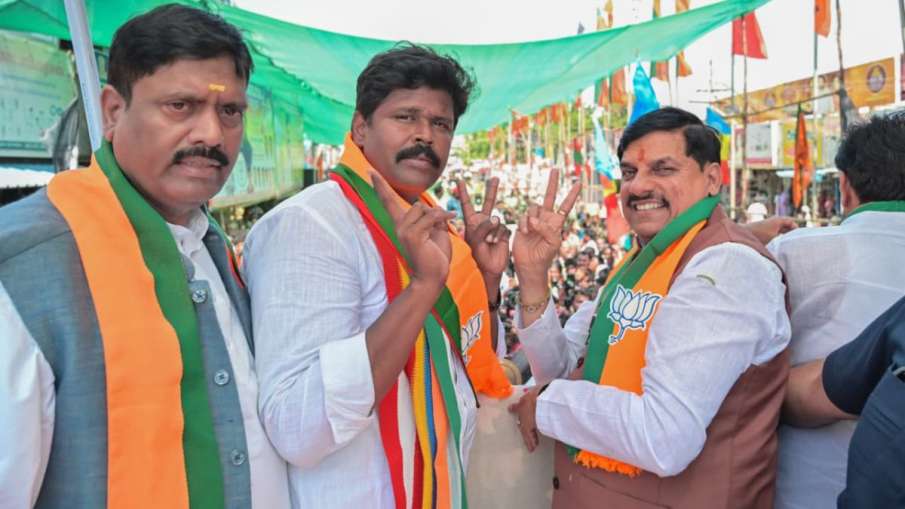 CM मोहन यादव ने डॉ. प्रेम कुमार के लिए मांगा वोट।