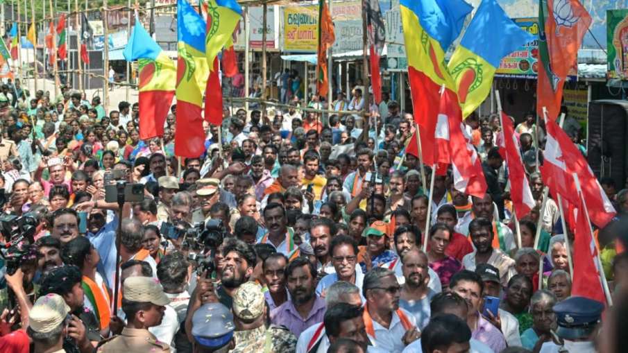 रोड शो के दौरान उमड़ा जनसैलाब।