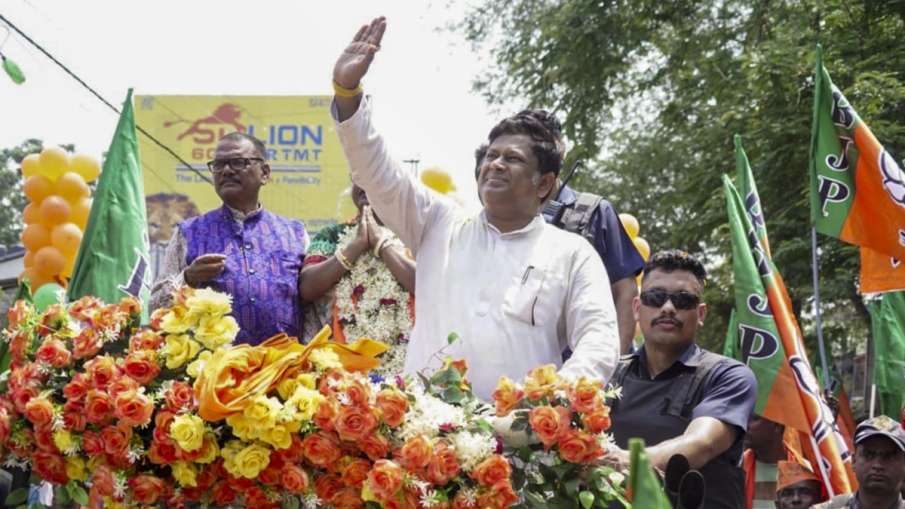 union minister sukanta mazoomdar