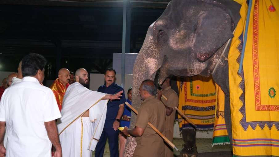 अनंत अंबानी ने तिरुपति बालाजी में की पूजा-अर्चना