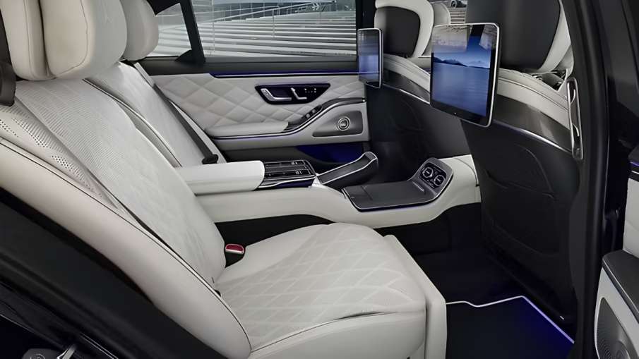 मर्सिडीज की नई S-Class कार की अंदर की फोटो