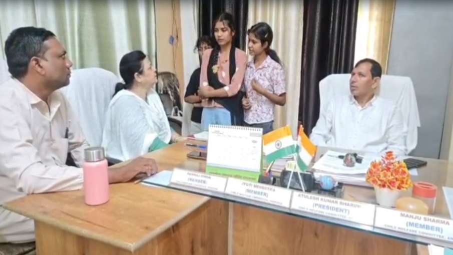 CWC के सामने पेश हुईं तीनों लड़कियां।