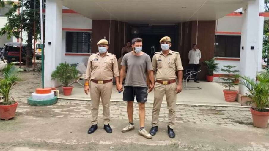 पुलिस की गिरफ्त में जॉर्डन ब्राउन।