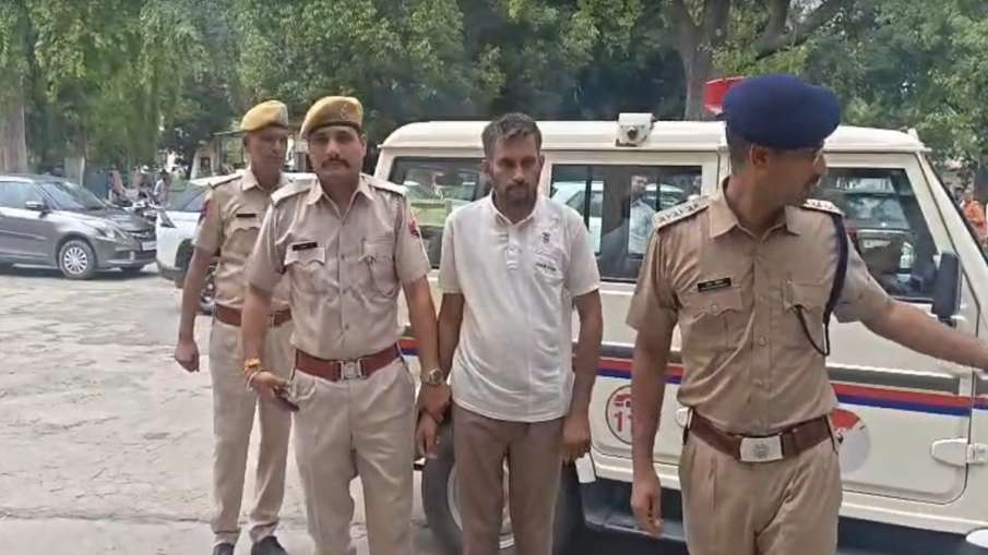पुलिस ने आरोपी गजेन्द्र सिंह को गिरफ्तार कर लिया है।