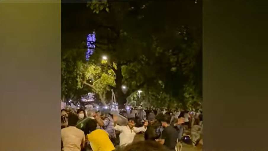 जंतर मंतर के पास हंगामा