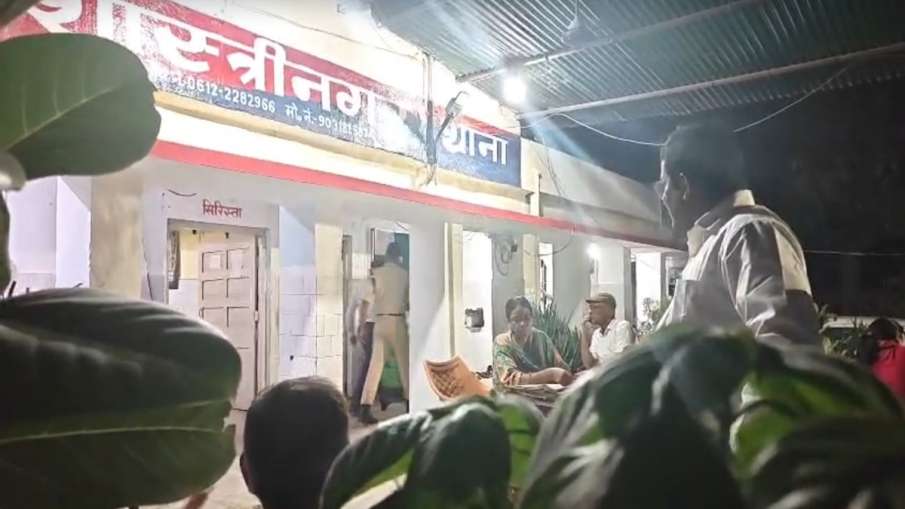 एक महिला समेत 10 लोगों को हिरासत में लिया गया है।
