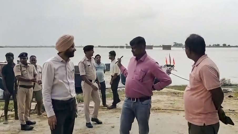 अधिकारी लगातार मॉनिटरिंग कर रहे हैं।
