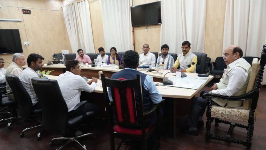 patna governor and student protestors talk