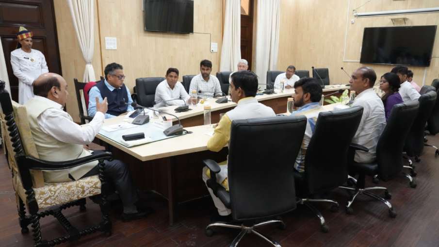patna governor and student protestors talk