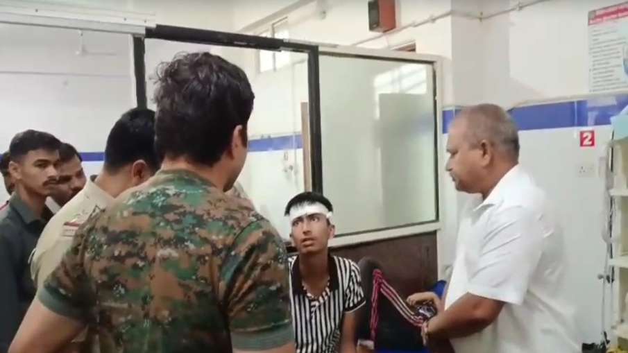 घायलों को अस्पताल में भर्ती कराया गया है।