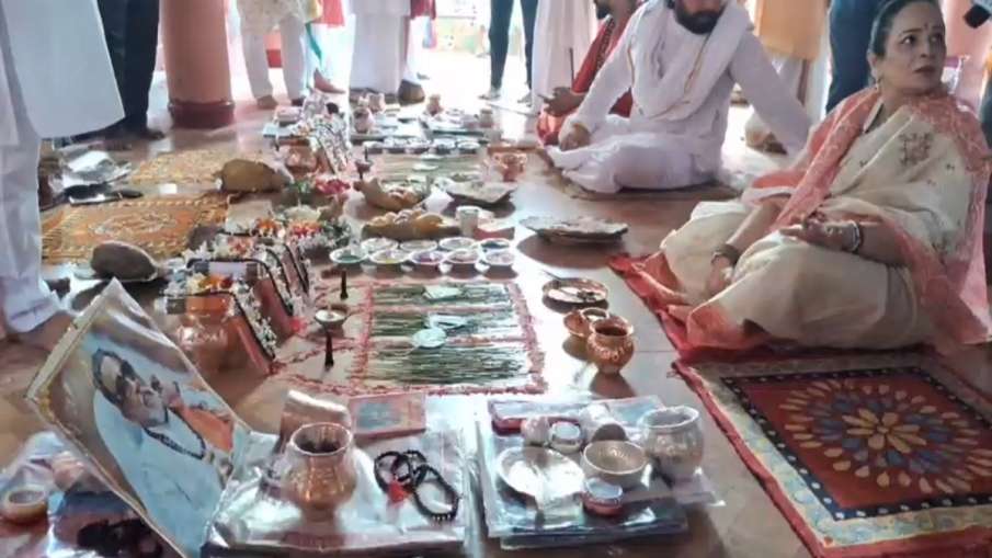 Balasaheb Thackeray's daughter-in-law performed Pind Daan.