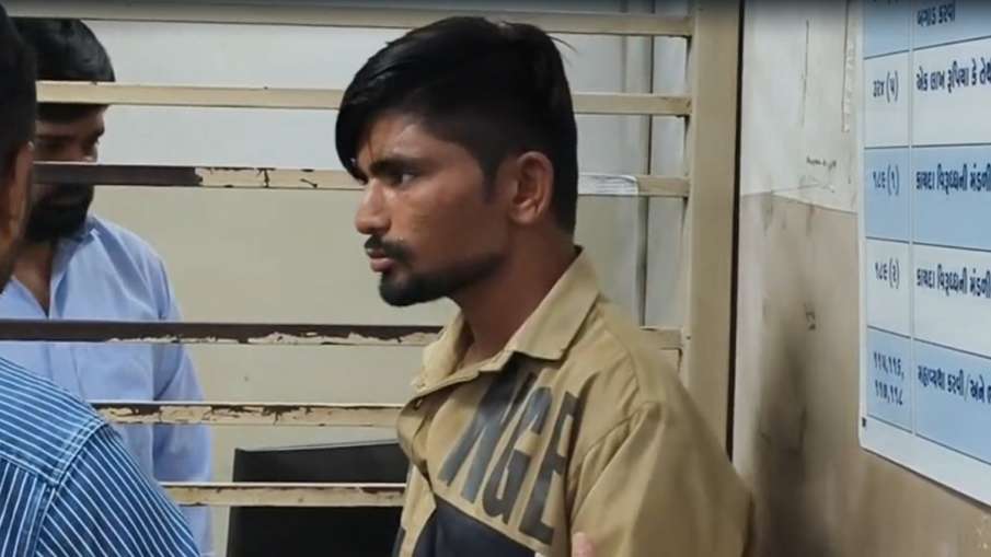 आरोपी