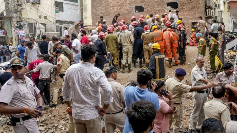delhi building collapse