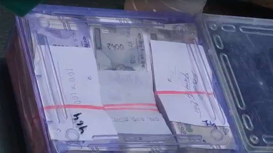 2.435 kg smack, Rs 2.10 lakh cash and four mobile phones seized