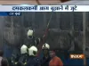आग बुझाने की कोशिश...- India TV Hindi