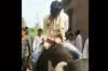 उत्तर प्रदेश में कुकर्म के आरोपी का मुंह काला कर भैंसे पर घुमाया- India TV Hindi
