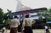 Sensex and Nifty closes with strength after heavy intraday volatility- India TV Paisa
