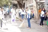 Akola collector spots dirty walls pick up broom to clean...- India TV Hindi