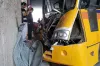 नोएडा में बड़ा सड़क हादसा, डिवाइडर से बस की टक्कर, 12 बच्चे घायल- India TV Hindi