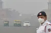 दिल्ली में हवा की गुणवत्ता गंभीर, पेट्रोल और डीजल गाड़ियां हो सकती हैं बैन- India TV Hindi