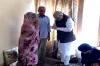 शहीद पुलिस कर्मी अरशद खान के घर पहुंचेे गृहमंत्री- India TV Hindi