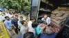 People queue up to purchase onions at subsidized rate, at Krishi Bhawan, in New Delhi, Tuesday,- India TV Hindi
