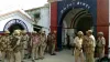 गोरखपुर जेल में कैदियों का हंगामा, पुलिस पर पथराव, डिप्टी जेलर समेत कई को पीटा- India TV Hindi