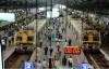 आइसोलेशन से बचने के लिए यात्रियों ने हवाईअड्डों से निकलकर किया ट्रेनों का रुख, अलर्ट जारी- India TV Hindi