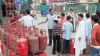 LPG cylinders price slashed by Rs. 61.50 in Delhi - India TV Hindi
