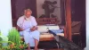 मोर को अपने हाथ से खाना खिला रहे हैं पीएम मोदी, शेयर किया वीडियो- India TV Hindi