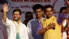 राहुल गांधी और रवि किशन की 2014 लोकसभा चुनाव के दौरान की तस्वीर- India TV Paisa