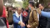 policemen fights outside rabri devi home in patna watch video जब राबड़ी देवी के आवास के बाहर भिड़ गए- India TV Hindi