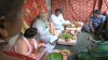 Domjur: Amit Shah has lunch at the residence of a rickshaw puller- India TV Hindi