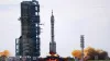 चीन ने अपने अंतरिक्ष स्टेशन के लिए तीन अंतरिक्ष यात्रियों को किया रवाना - India TV Hindi